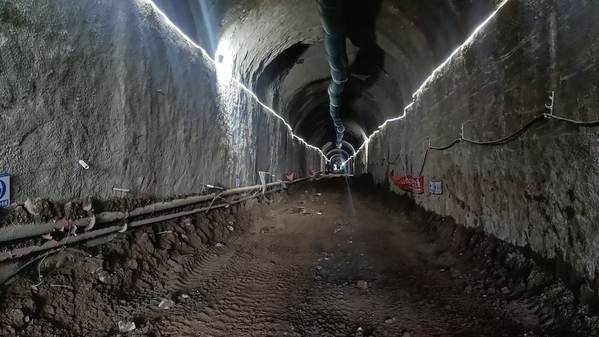 乌拉哈达项目东水库泄洪排沙洞顺利贯通。毕聪 摄.jpg