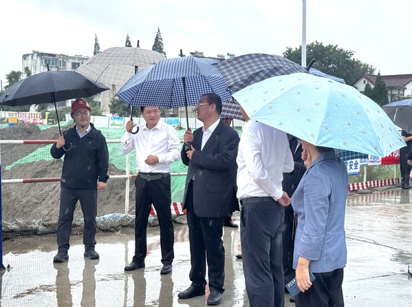 视察现场-肖喆文.jpg
